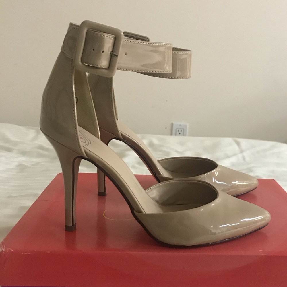 My Delicious Shoes Patent Nude Pumps ankle strap